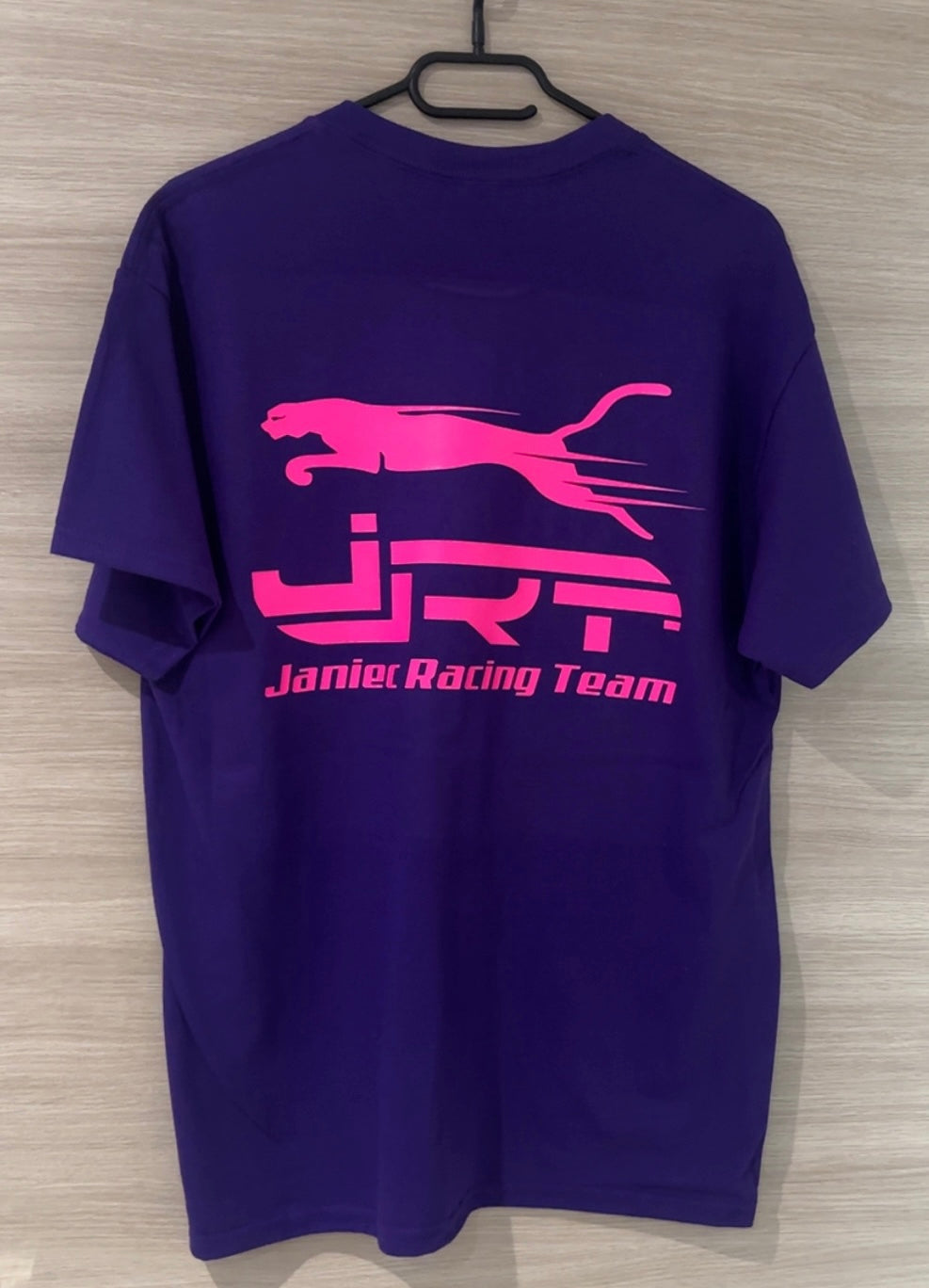 Tee shirt violet flocage rose fluo